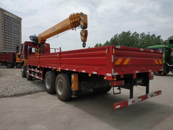 國六柳汽前四后八隨車(chē)吊全面面市