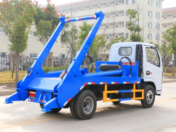 國六東風(fēng)小多利卡 3~4方 擺臂垃圾車(chē)