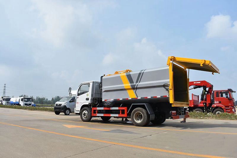 國六7方 藍牌東風(fēng)D6 側裝壓縮垃圾車(chē)