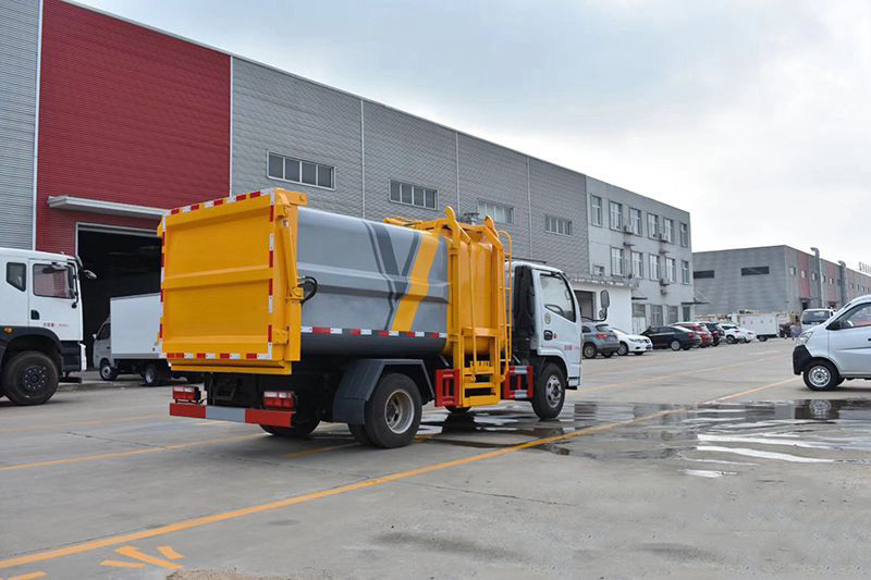 國六7方 藍牌東風(fēng)D6 側裝壓縮垃圾車(chē)