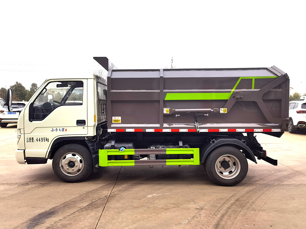 福田5方側裝掛桶垃圾車(chē)