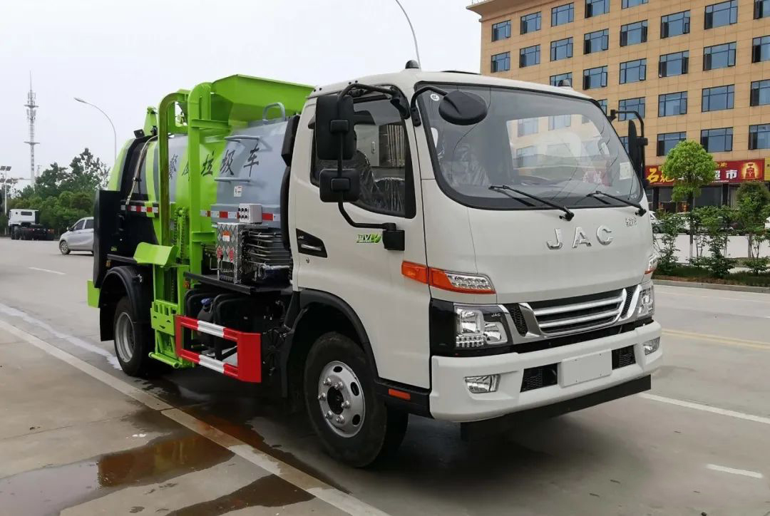 江淮駿鈴國六4.5方餐廚垃圾車(chē)
