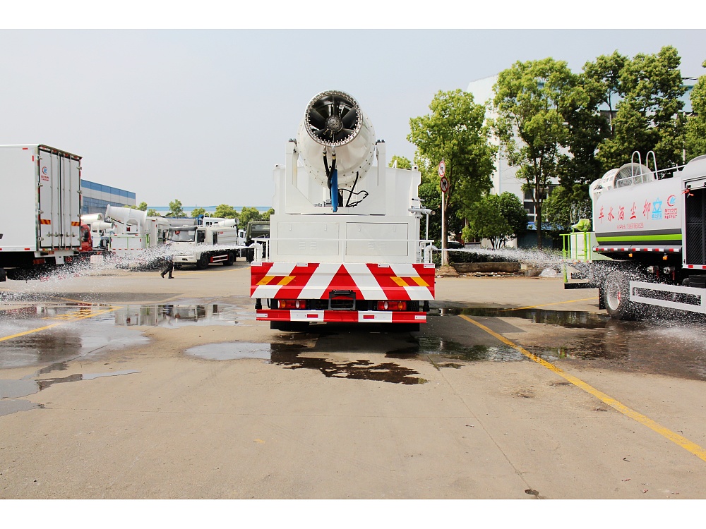 東風(fēng)華神T5噴霧霧炮車(chē)國六10立方/50-100米霧炮