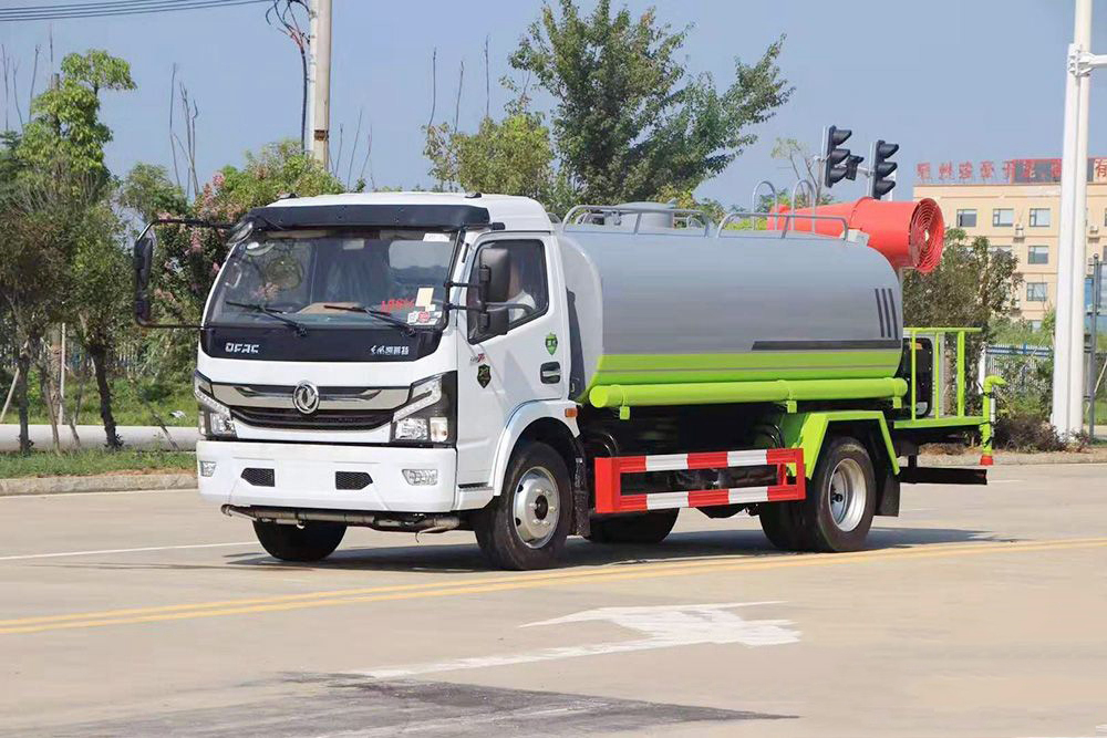 國六8方東風(fēng)D7 霧炮車(chē)30米