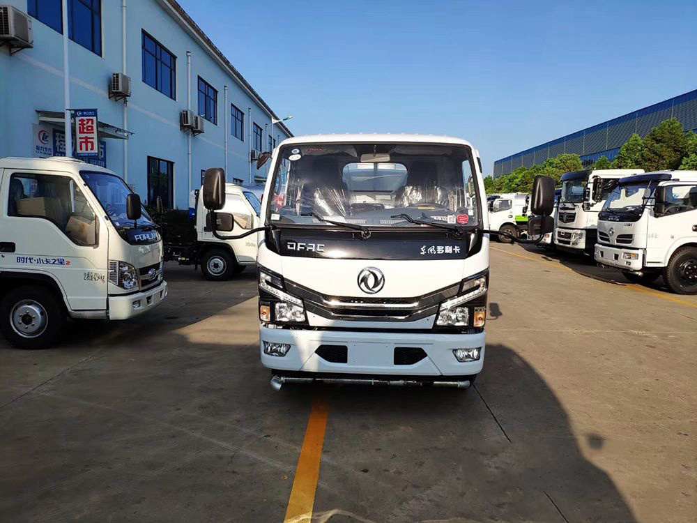 國六5立方東風(fēng)D6 灑水車(chē)