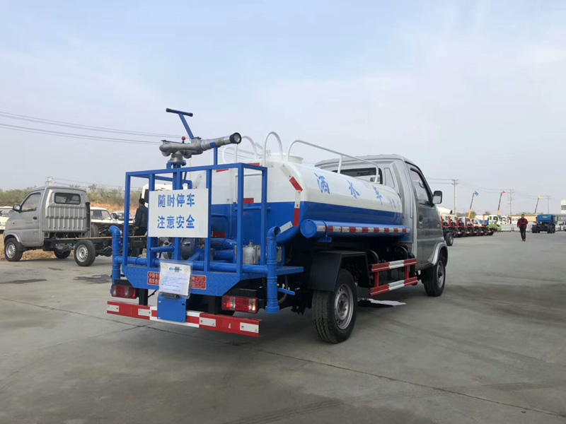 北汽昌河2噸藍牌汽油灑水車(chē)