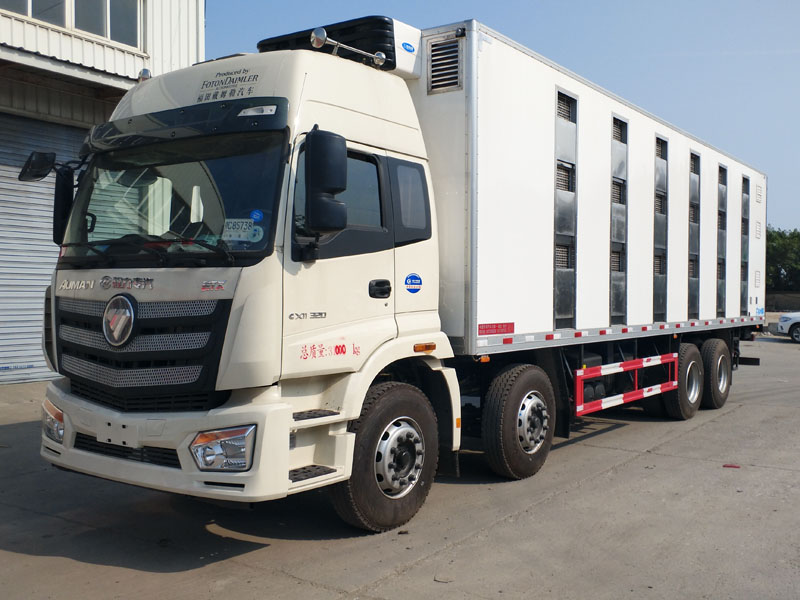 福田歐曼前四后八9.6米畜禽運輸車(chē)