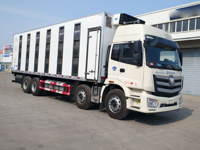 福田歐曼前四后八9.6米畜禽運輸車(chē)