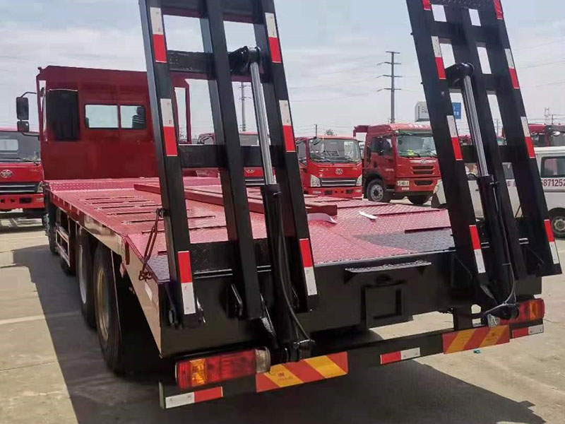 國六東風(fēng)柳汽前四后八平板運輸車(chē)