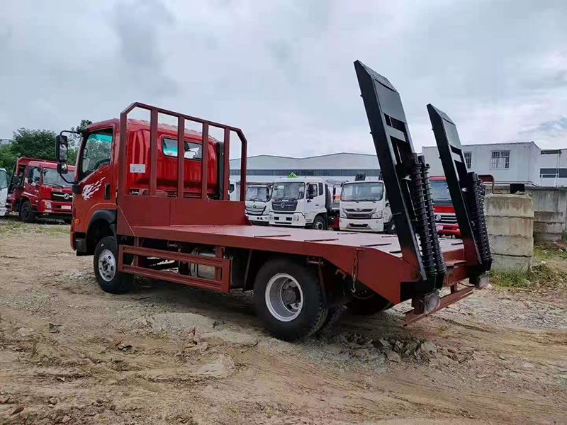 國六重汽王牌藍牌平板運輸車(chē)