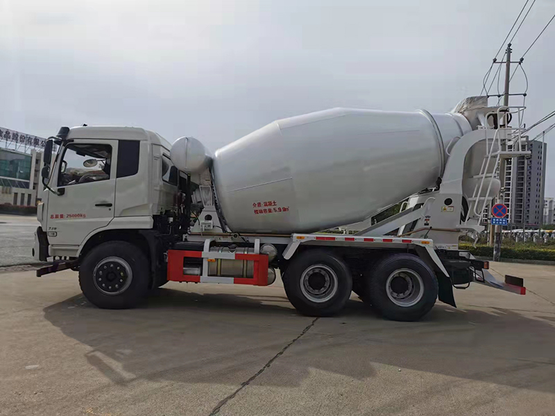 航天萬(wàn)山國六后八輪攪拌車(chē)