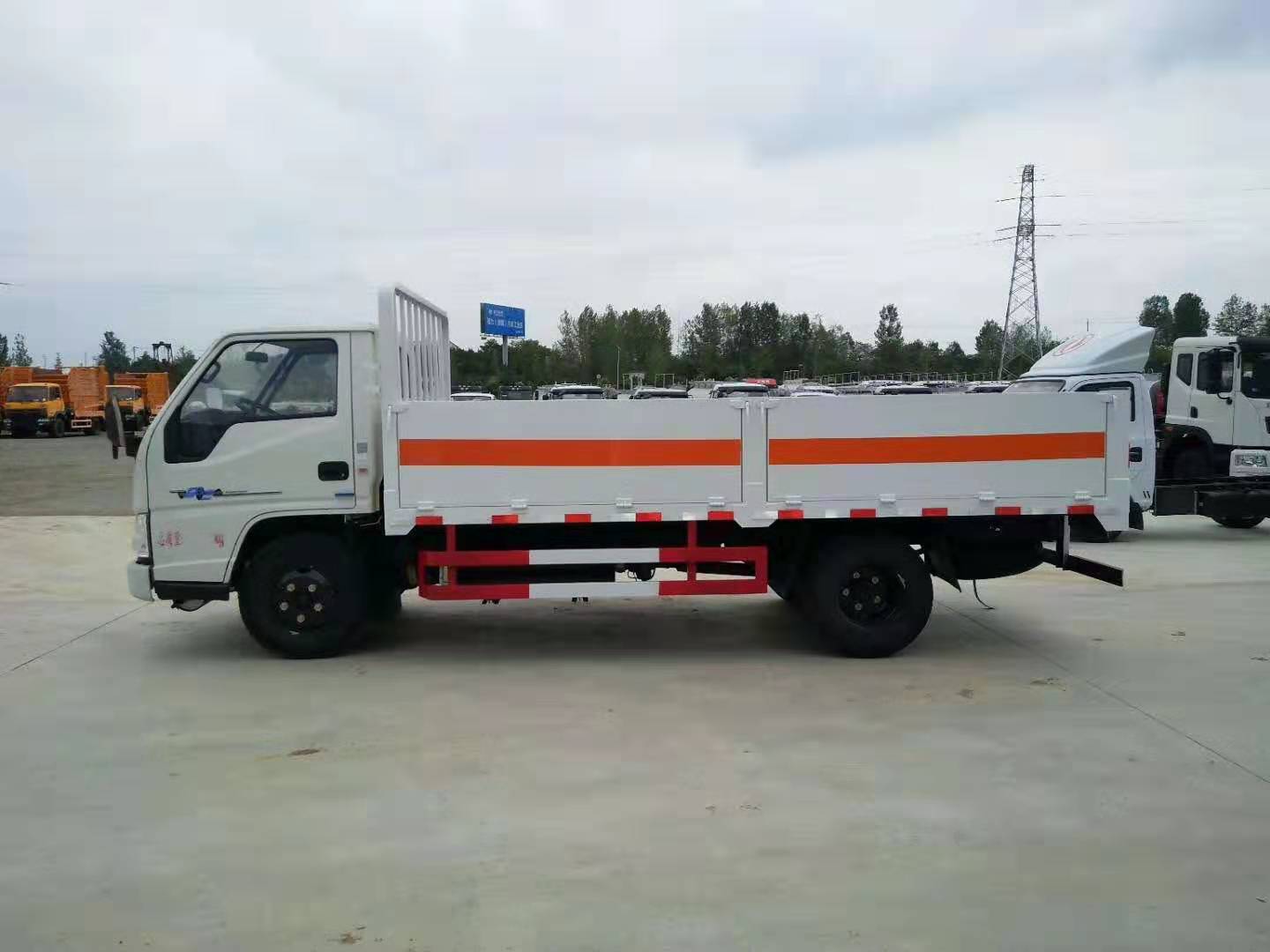 江鈴4.1米貨廂氣瓶運輸車(chē)