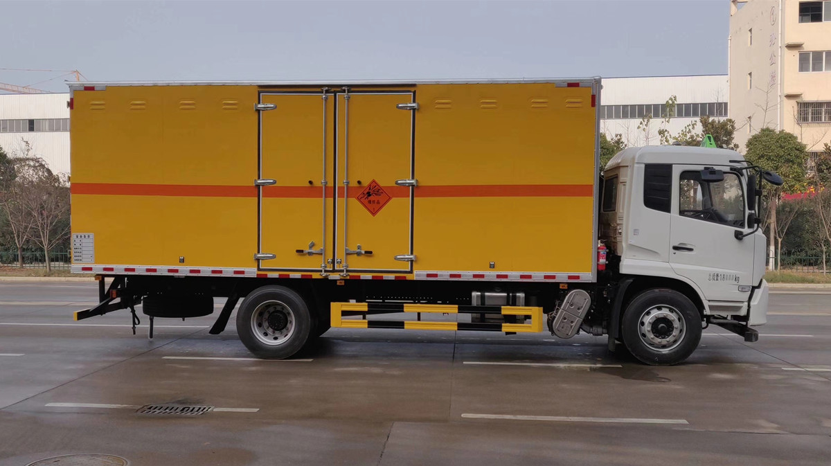 東風(fēng)天錦國六10噸爆破器材運輸車(chē)