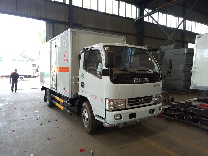 多利卡4.1米（藍牌）氣體廂式車(chē)