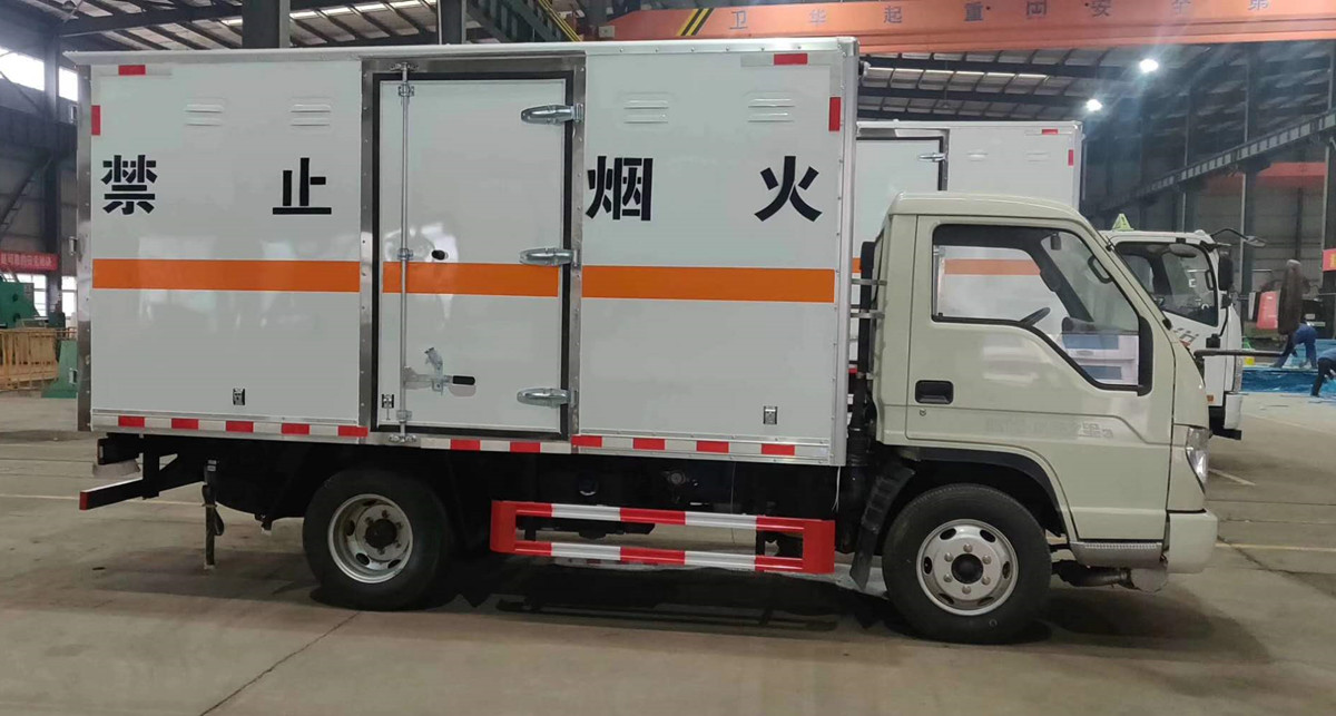 福田時(shí)代藍牌氣瓶廂式車(chē)