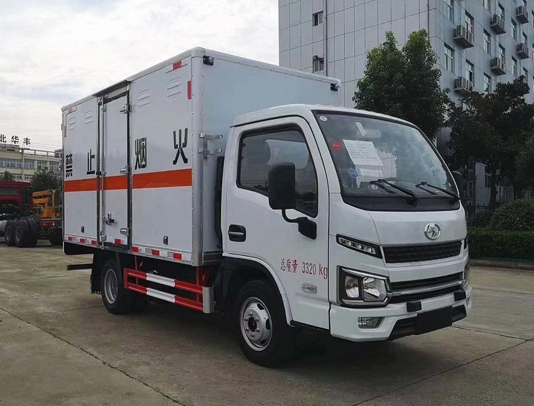 躍進(jìn)3米貨廂爆破器材運輸車(chē)