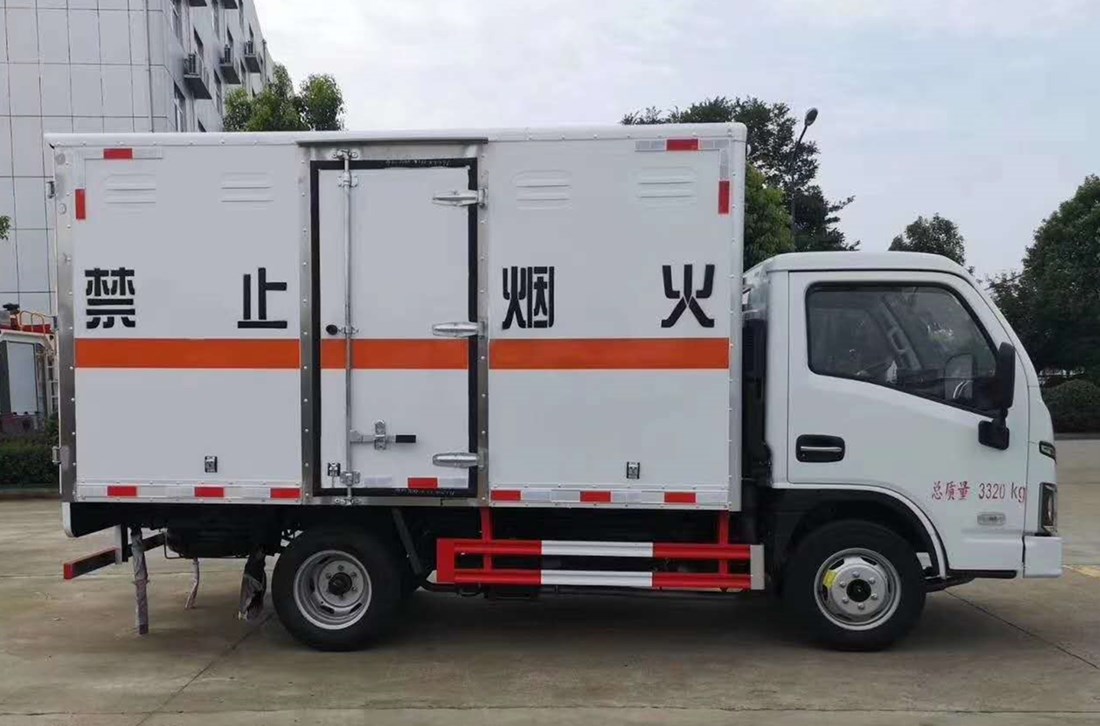 躍進(jìn)3米貨廂爆破器材運輸車(chē)