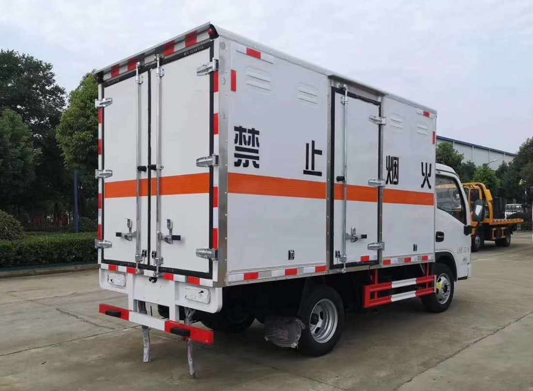 躍進(jìn)3米貨廂爆破器材運輸車(chē)