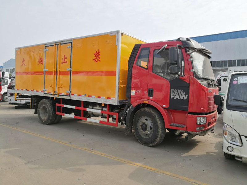 解放6米液體廂式運輸車(chē)