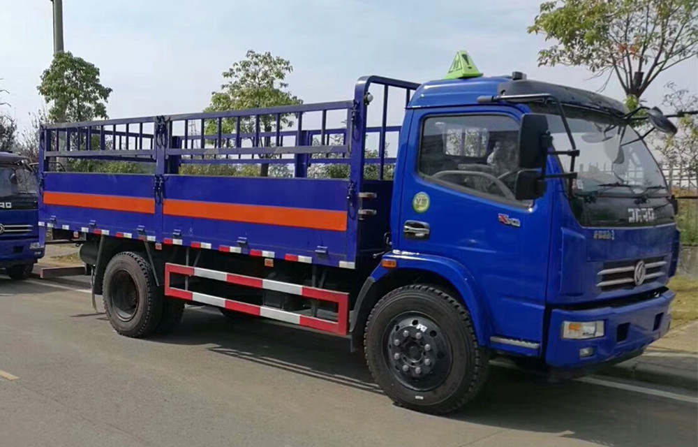 東風(fēng)6米5額載8.5噸氣瓶運輸車(chē)