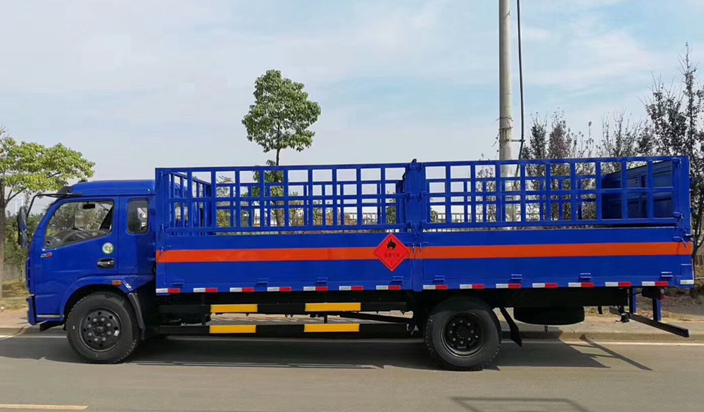 東風(fēng)6米5額載8.5噸氣瓶運輸車(chē)