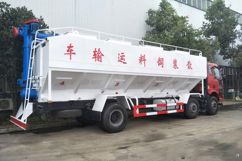 解放小三軸散裝飼料運輸車(chē)