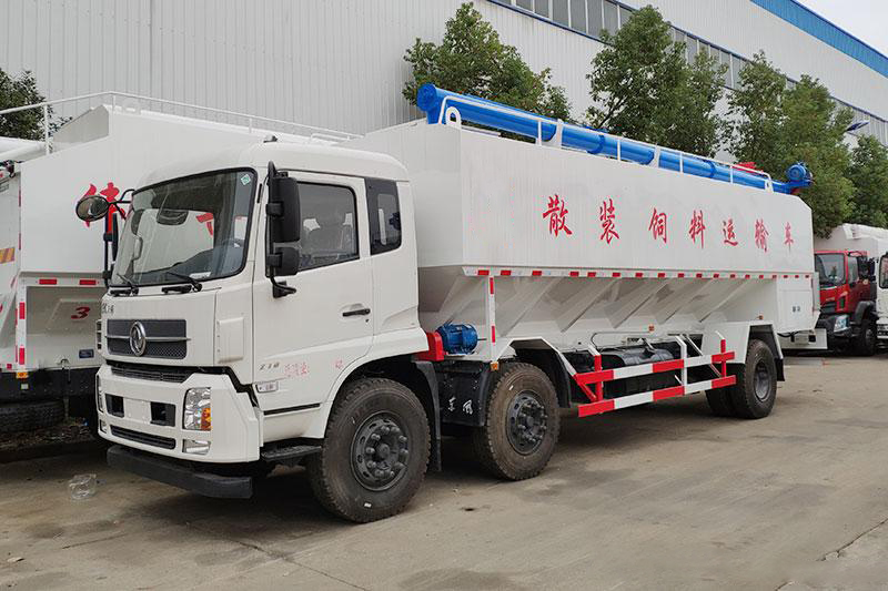 東風(fēng)天錦小三軸散裝飼料運輸車(chē)