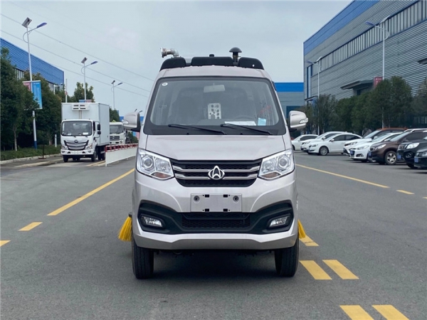 國六長(cháng)安2方掃路車(chē)