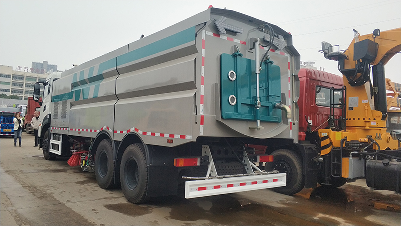 東風(fēng)天龍洗掃車(chē)國六