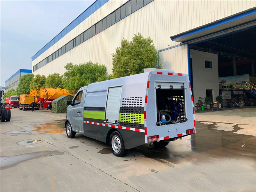 國六長(cháng)安路面高壓清洗車(chē)圖片