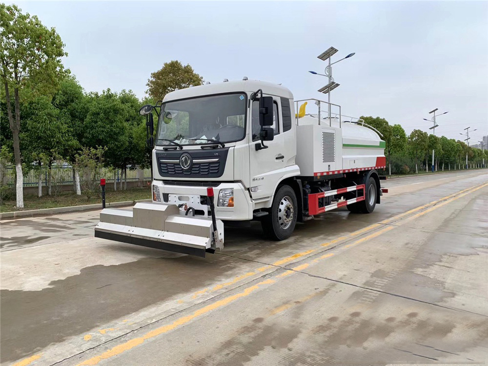 國六8立方東風(fēng)天錦 路面清洗車(chē)