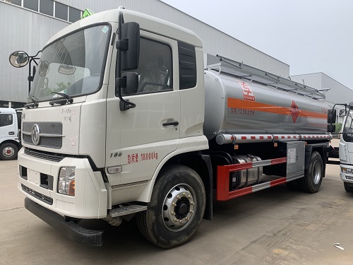 12.65方國六東風(fēng)多利卡油罐車(chē)