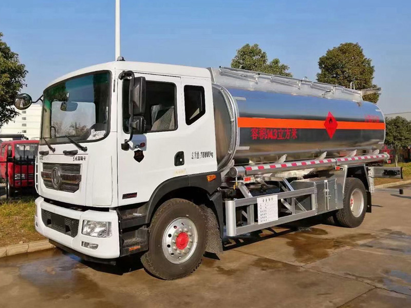 東風(fēng)多利卡14.5方D9運油車(chē)