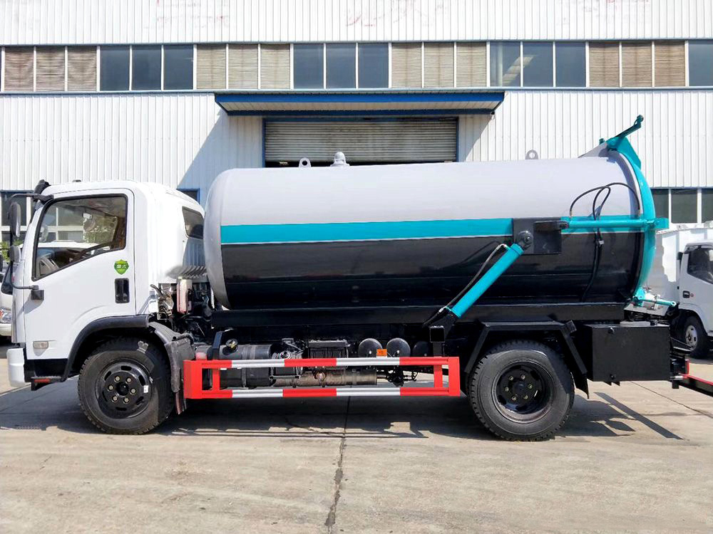 國六8方東風(fēng)D7 吸污車(chē)