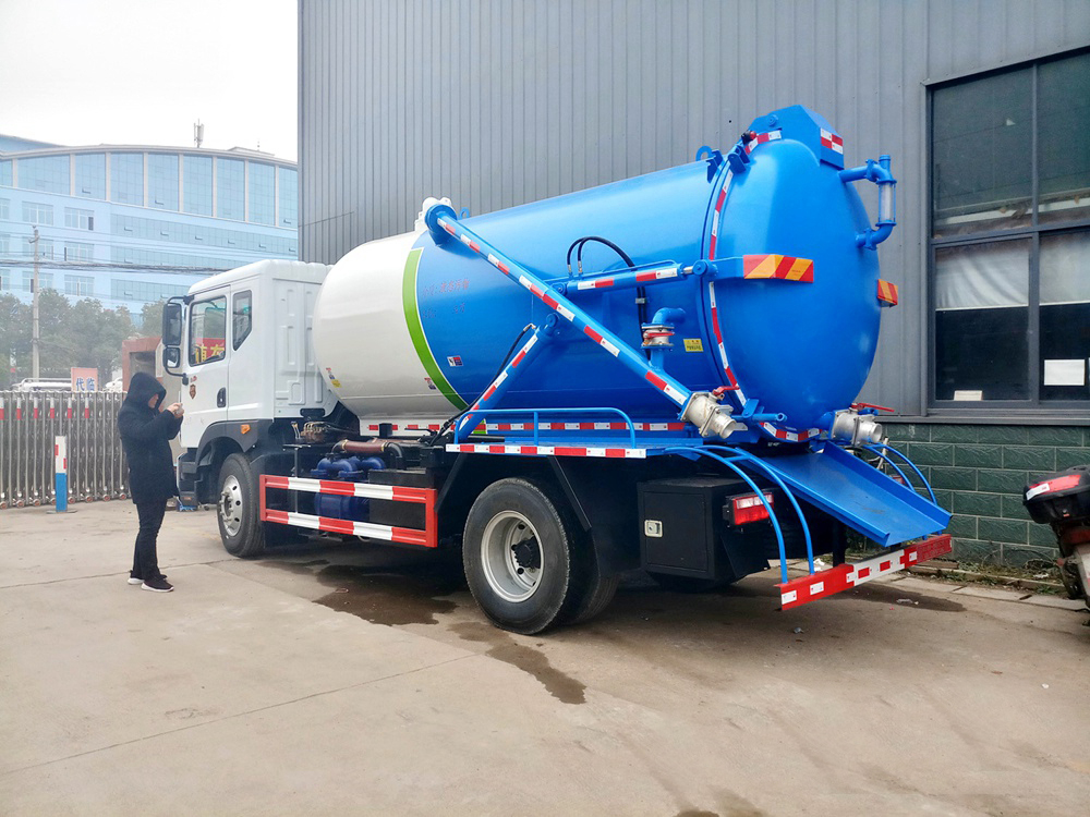 國六12方東風(fēng)D9 吸污車(chē)