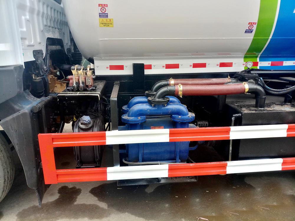 國六12方東風(fēng)D9 吸污車(chē)