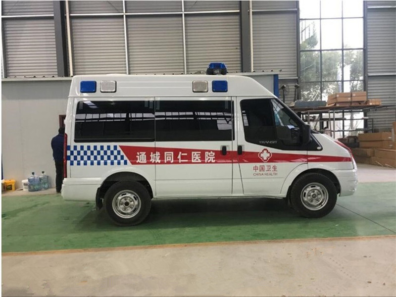 福特V348短軸中頂監護型救護車(chē)