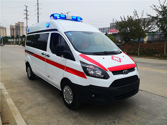 福特全順V362中軸柴油版負壓救護車(chē)