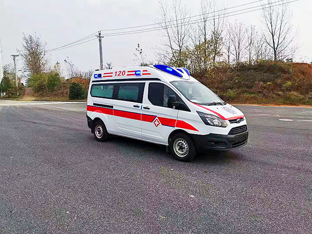 福特全順V362中軸柴油版負壓救護車(chē)