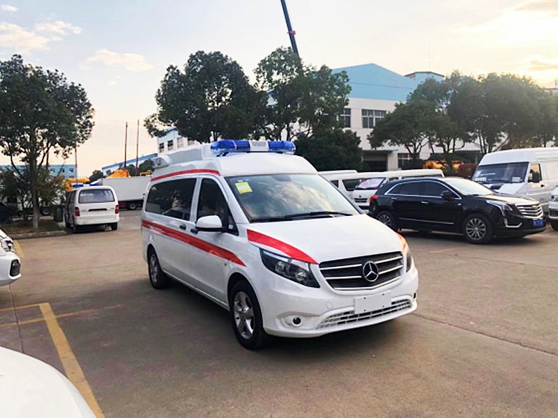 奔馳威霆負壓救護車(chē)