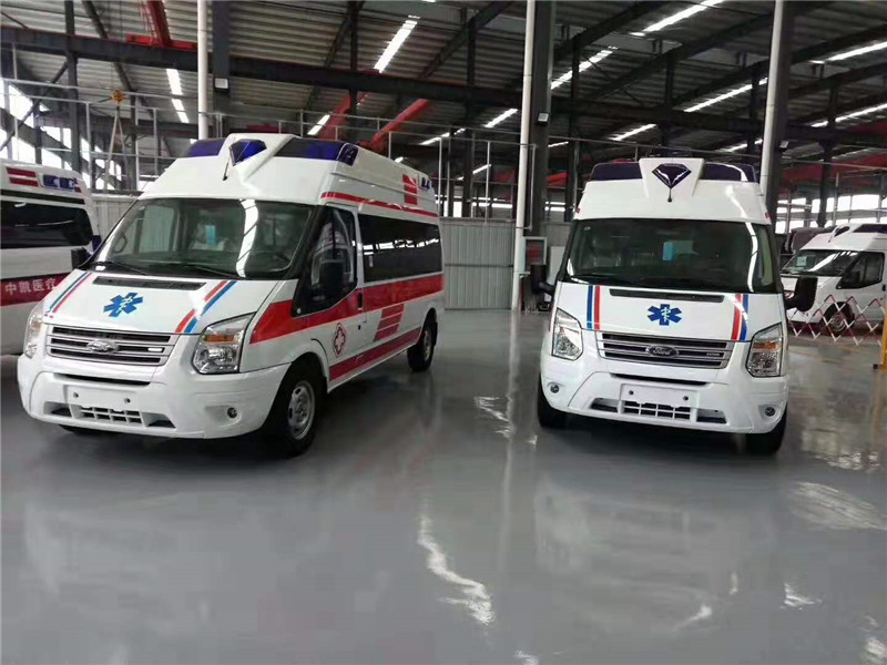 福特V348長(cháng)軸高福星頂救護車(chē)
