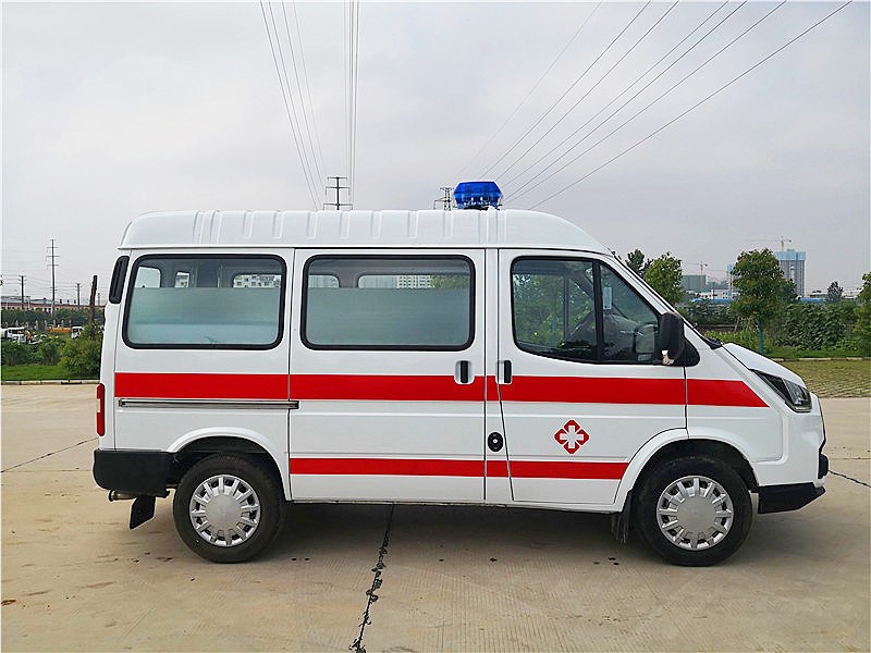 江鈴特順短軸中頂柴油版救護車(chē)