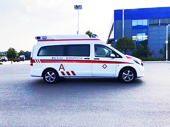 國六奔馳監護型救護車(chē)