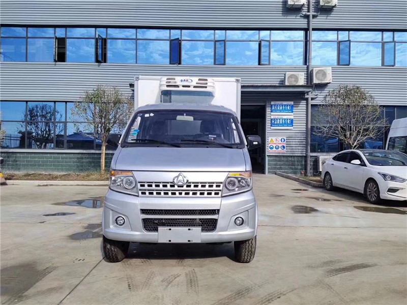 國六 長(cháng)安神騏T20冷藏車(chē)