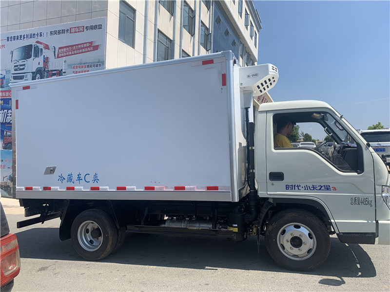 國六 福田3.5米柴油冷藏車(chē)