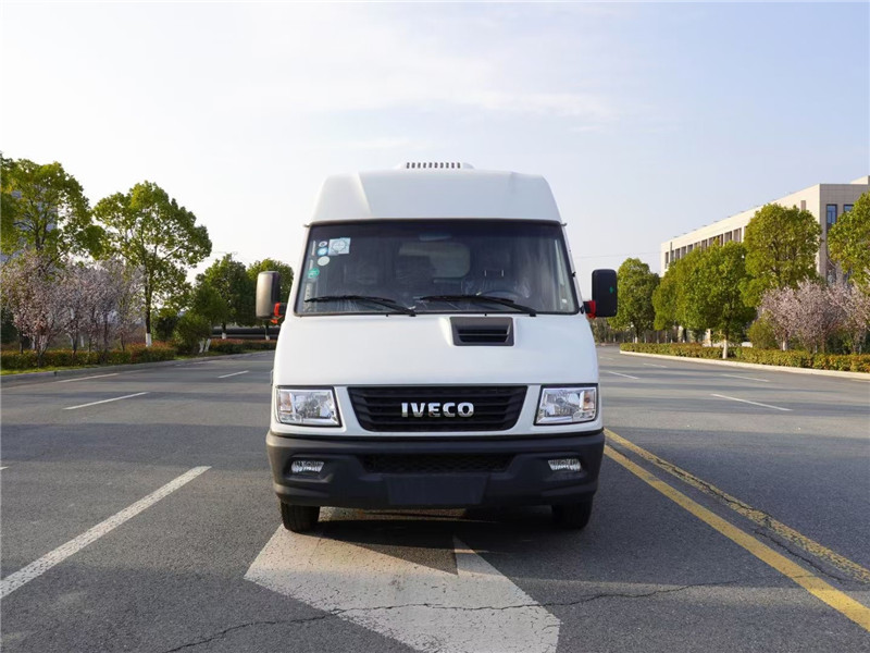 國六 南京依維柯短軸面包冷藏車(chē)