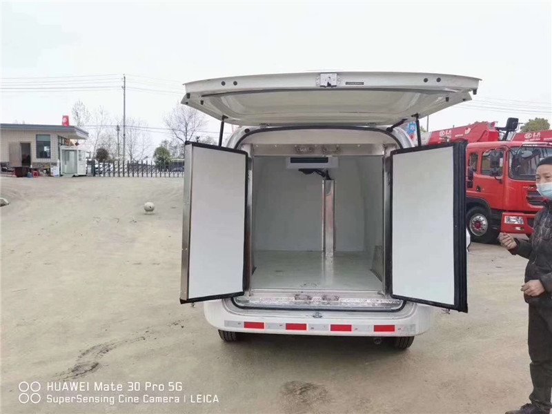 國六 金杯新快運面包冷藏車(chē)