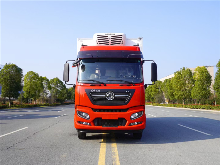 國六 東風(fēng)天錦KR高頂雙臥6.8米冷藏車(chē)